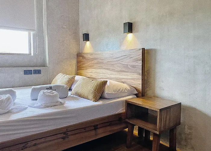 Shorebreak San Juan La UnionHostel